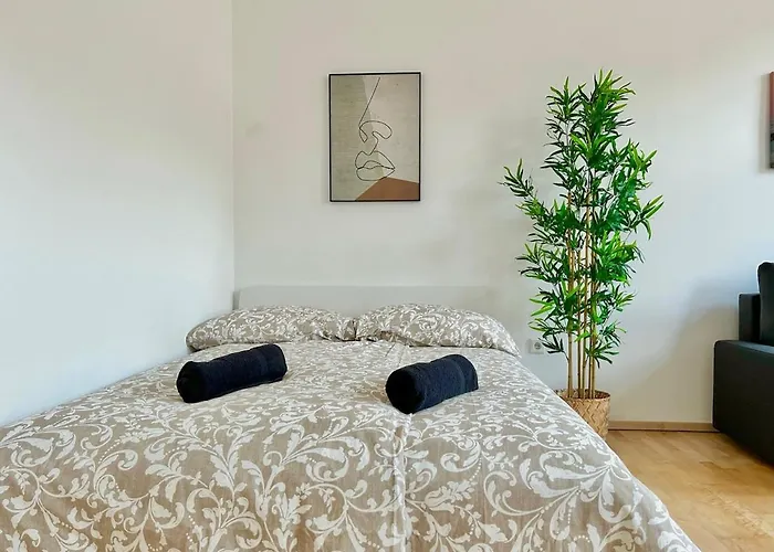 Long Term Stylish With Free Parking